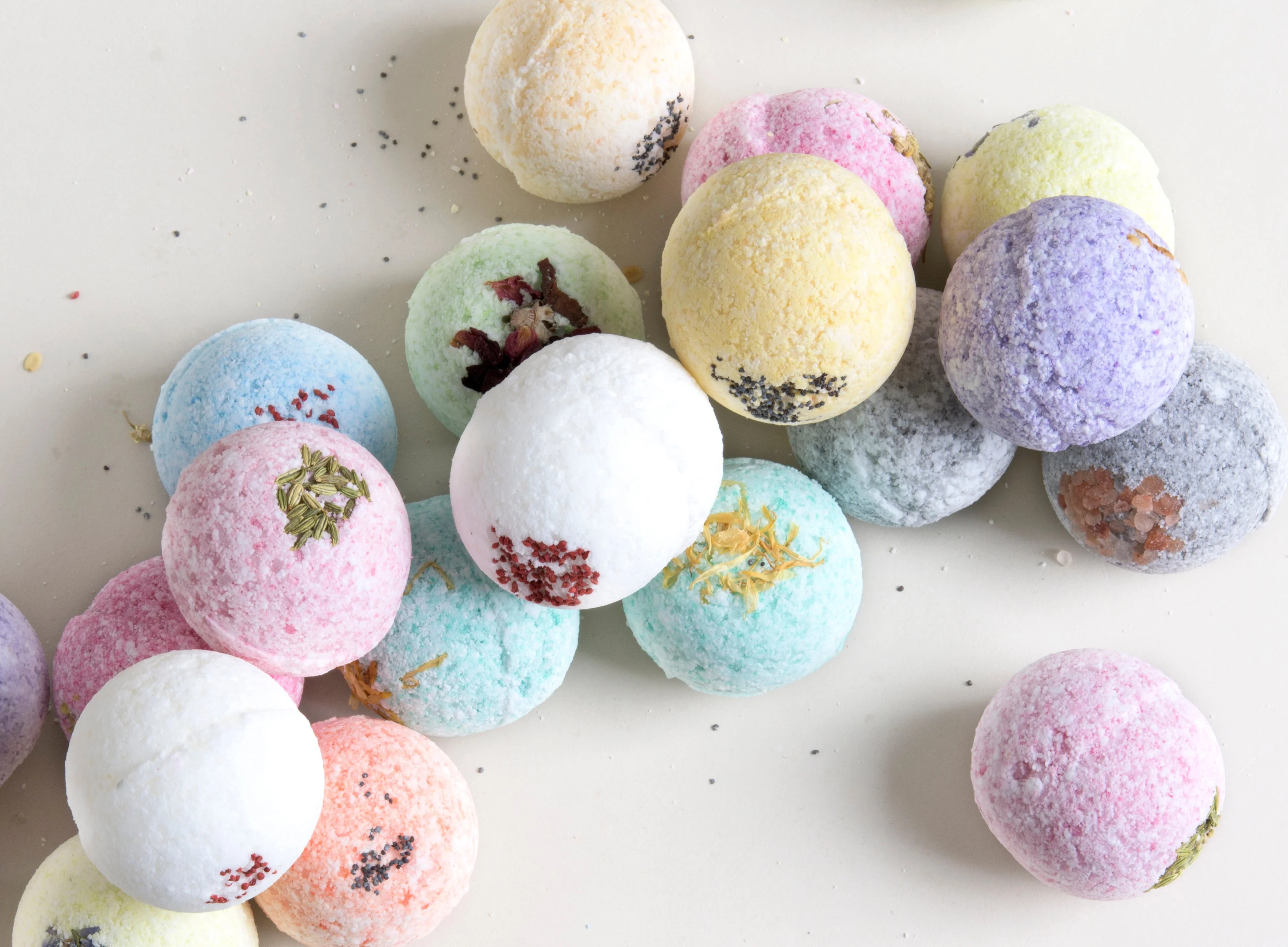 Bath Bombs Gift Set - Essential Oils - 12 Pack - Image 2