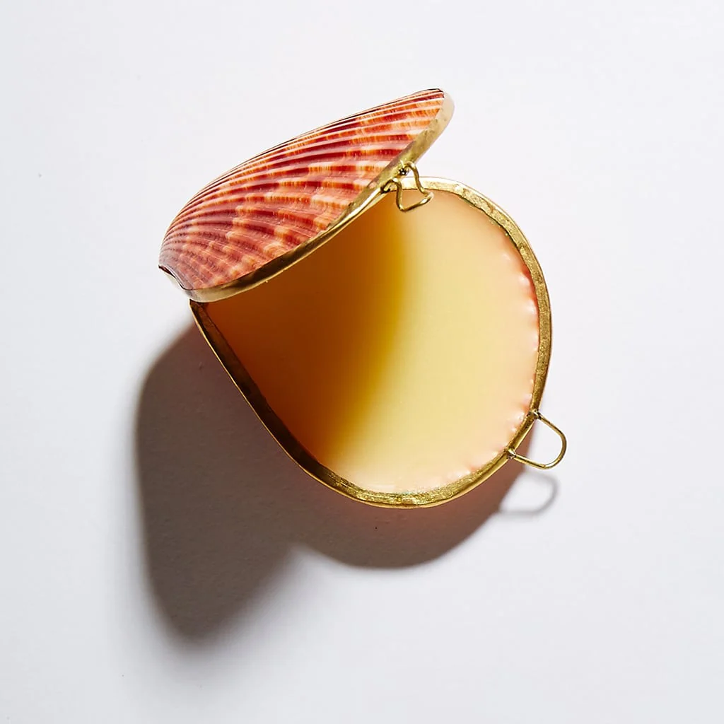 Geranium & Vetiver Perfume In Seashell Compact - Image 2