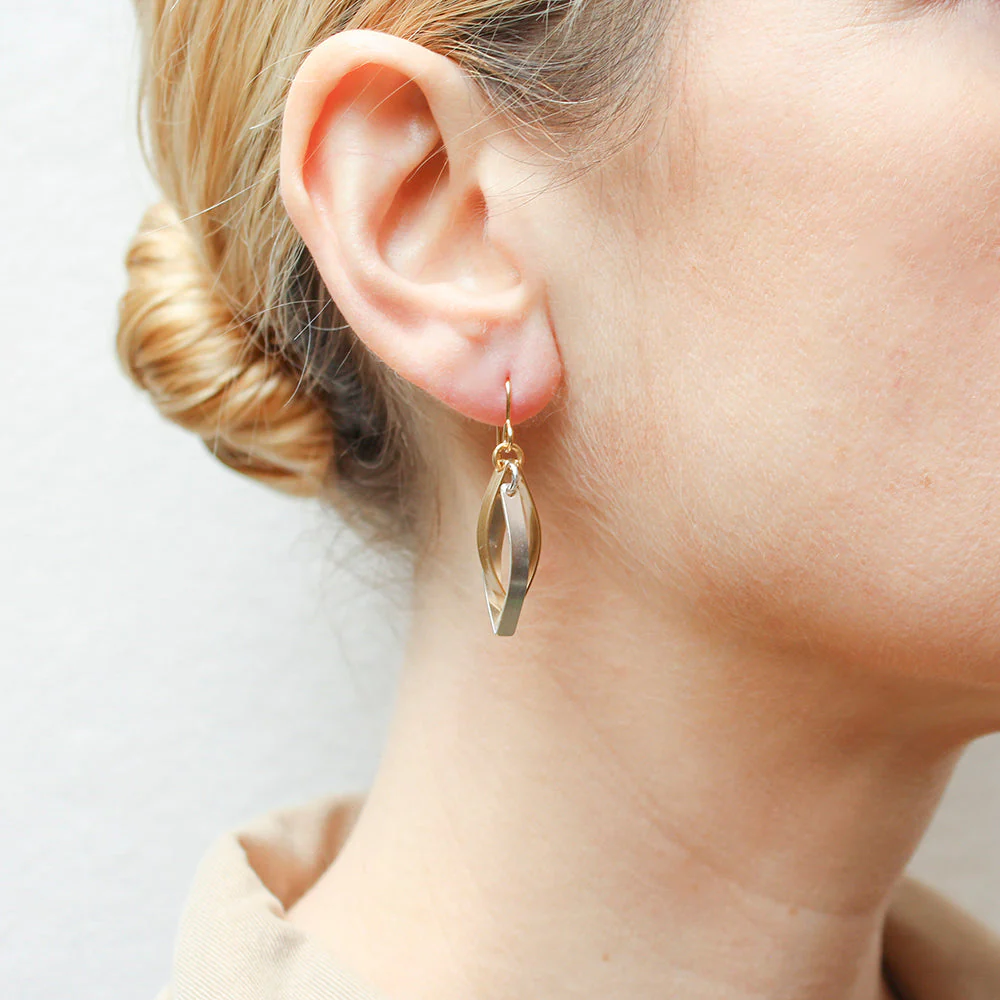 Interlocking Pointed Ribbon Hoops Wire Earrings - Image 2