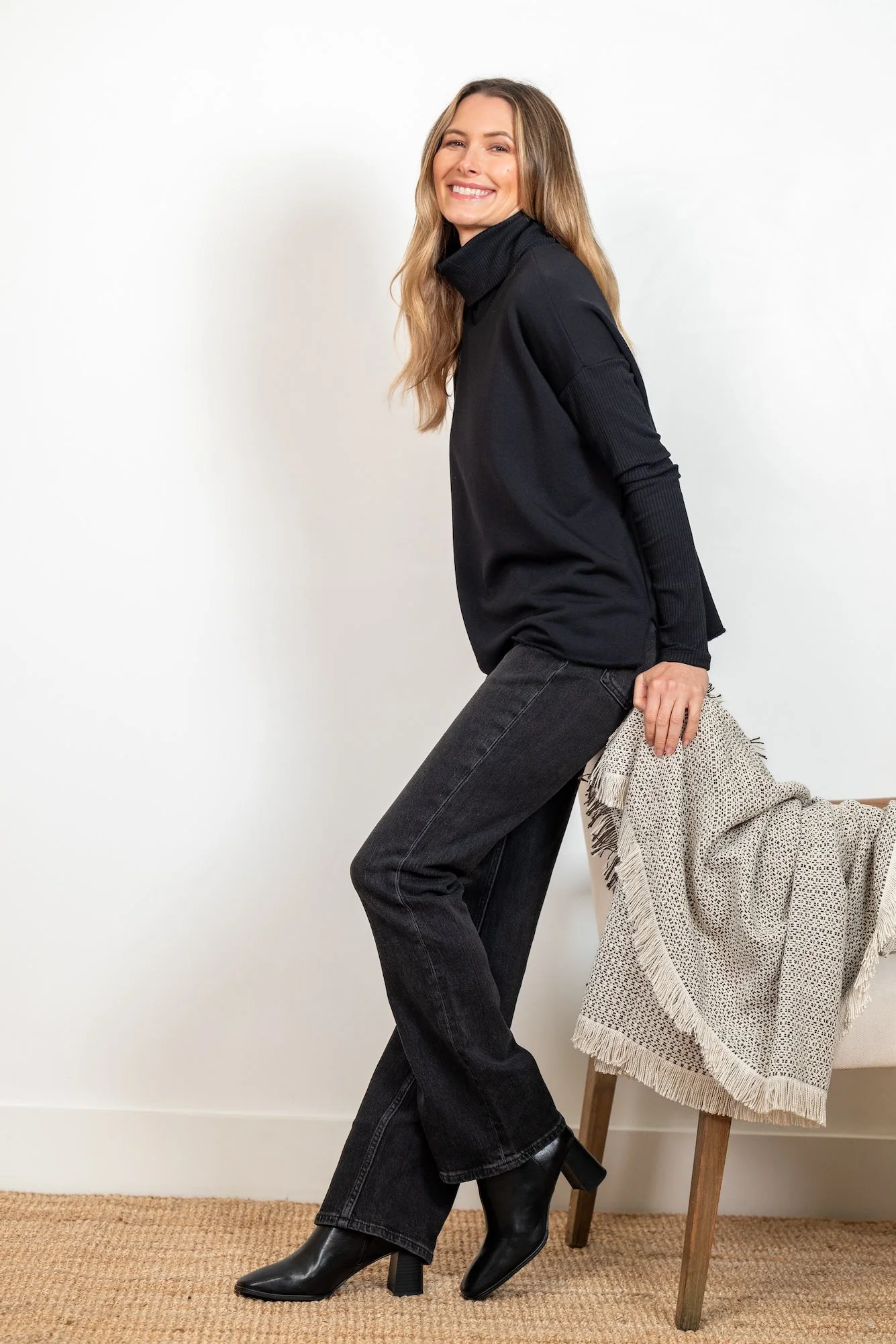 Turtleneck Top with Light Hug Bra-Free Shelf - Image 6