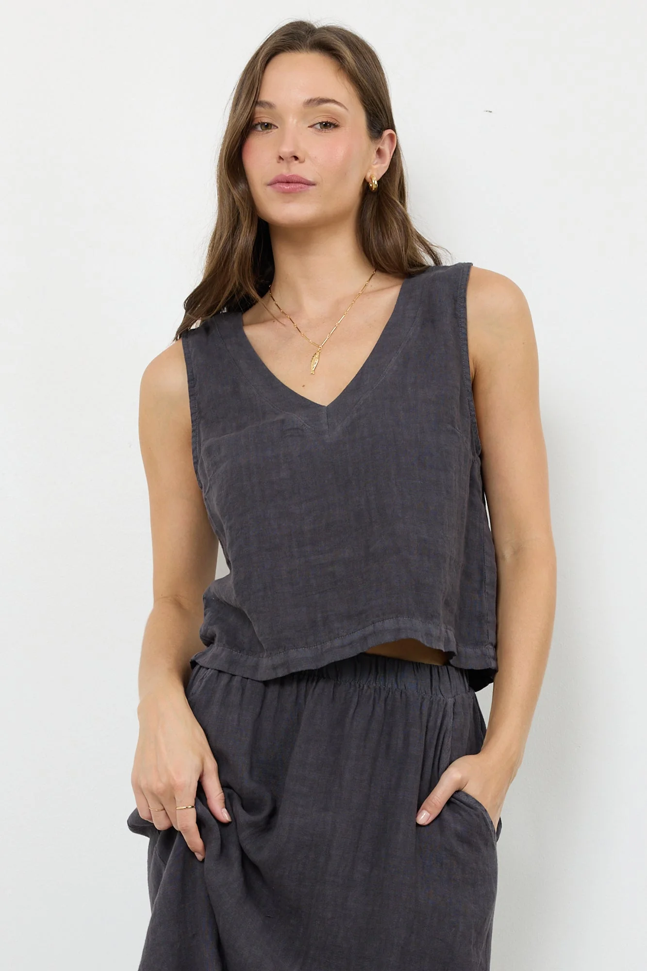 Woven Linen Sleeveless V Neck Muscle Tank - Image 5