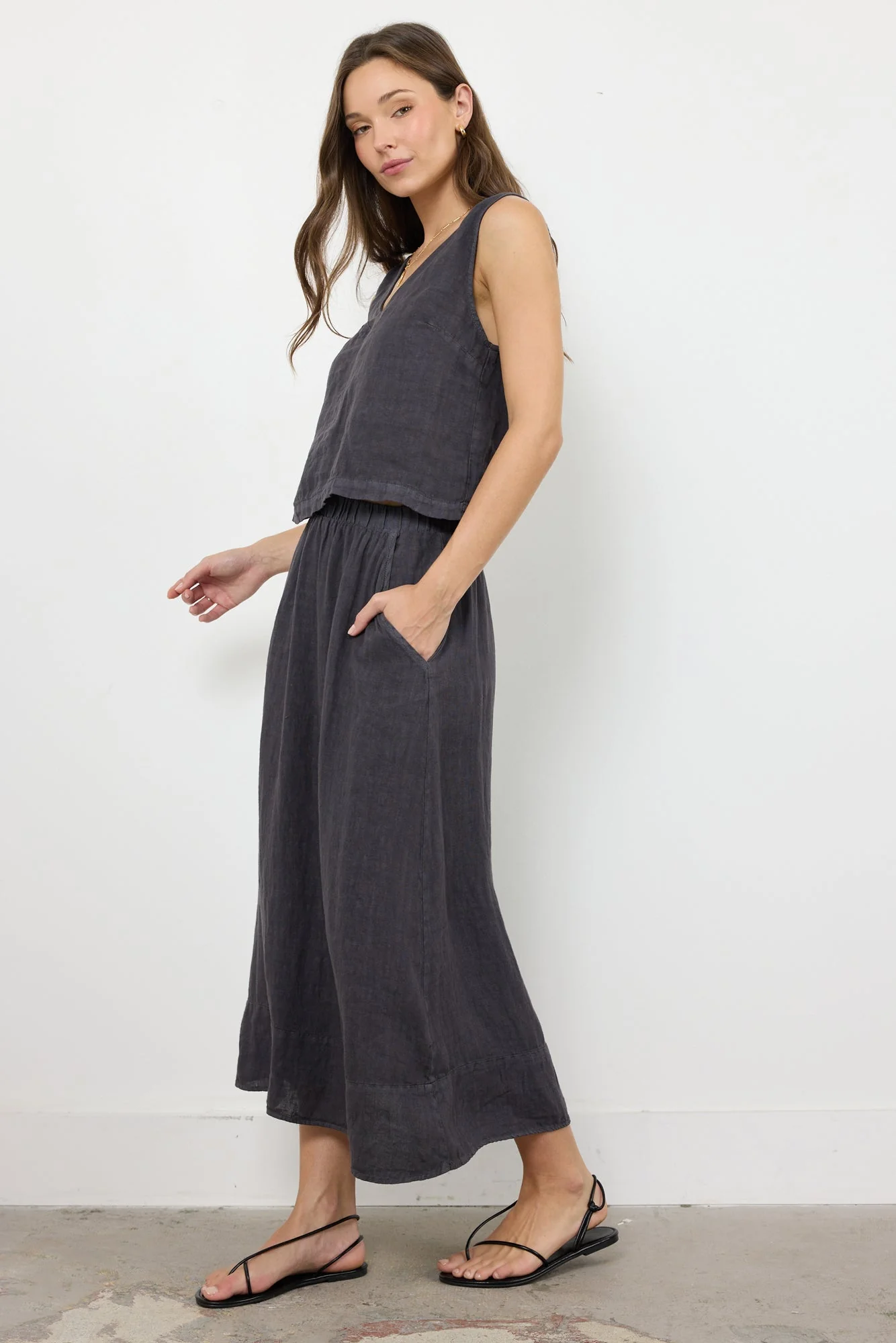 Woven Linen Sleeveless V Neck Muscle Tank - Image 7