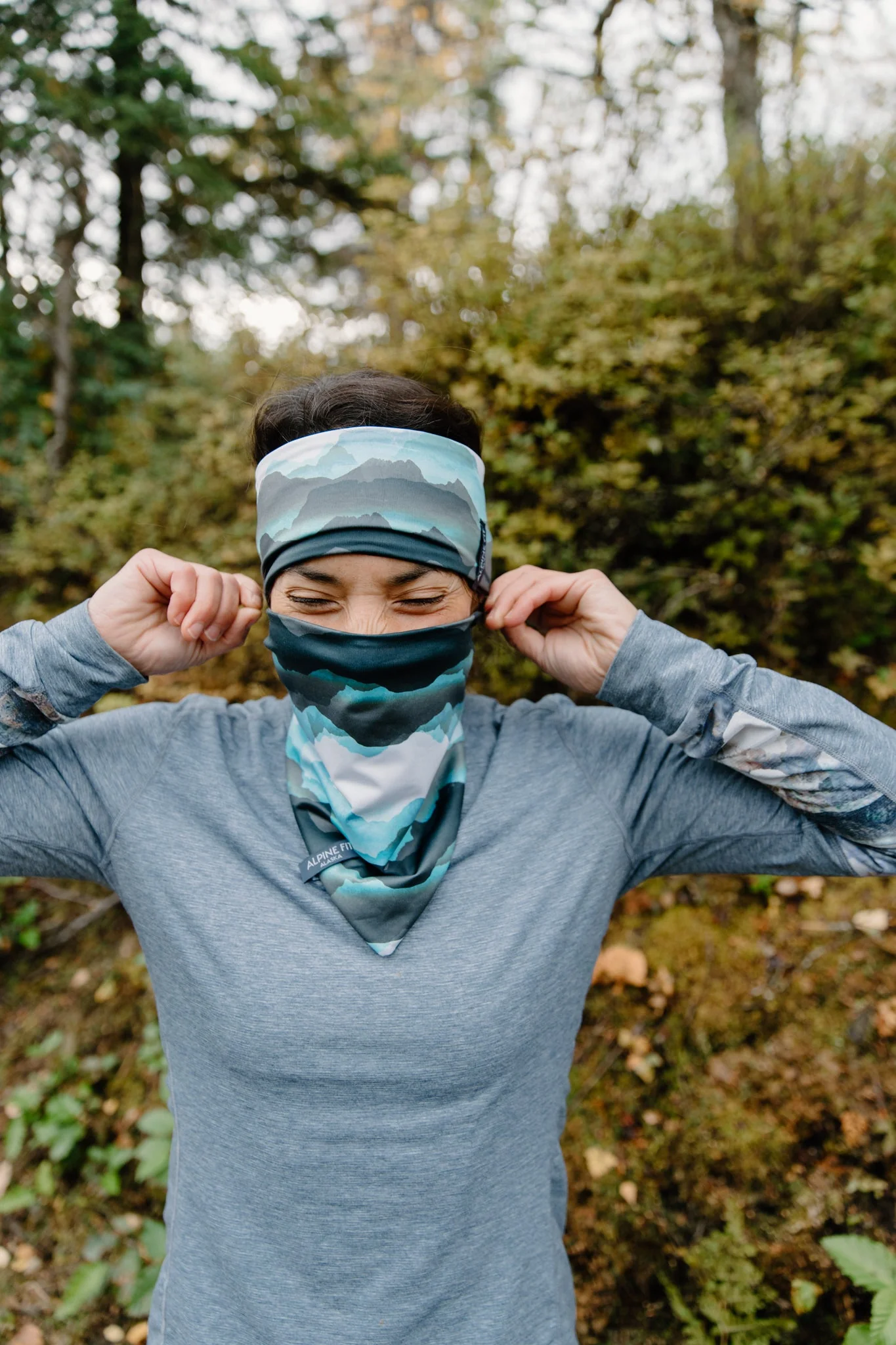 Mountain Recycled Fleece V Front Neck Warmer - Image 12