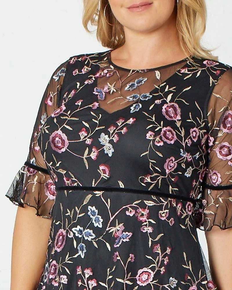 Plus Size Wildflower Embroidered Dress - Image 18