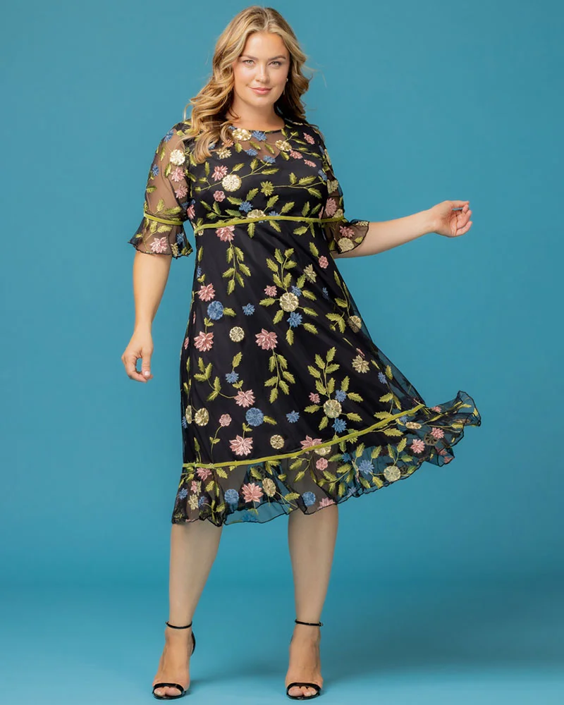 Plus Size Wildflower Embroidered Dress - Image 19